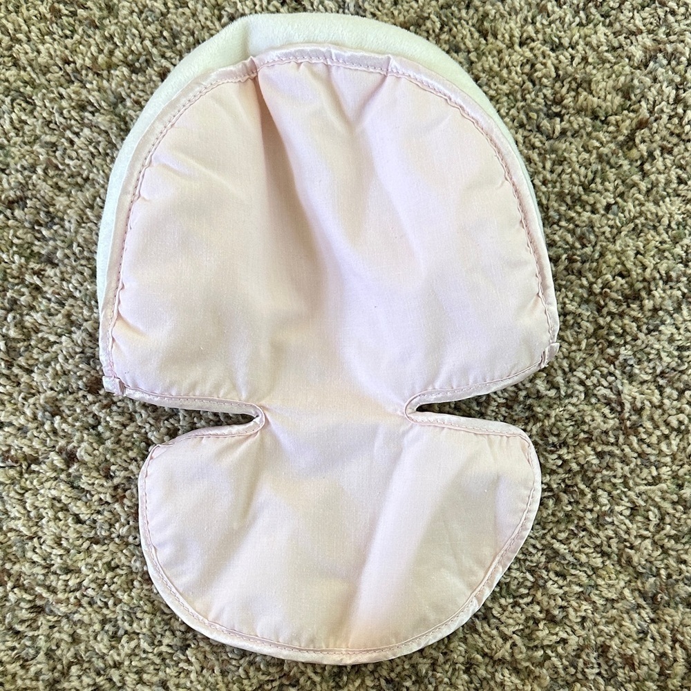 JJ Cole Cream Baby Head Support - Picture 3 of 6